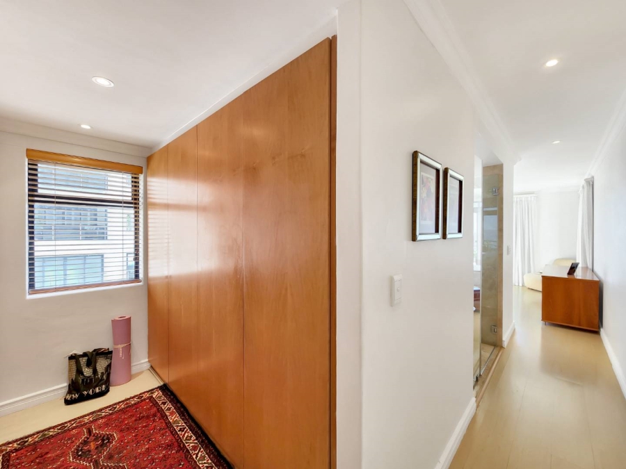 3 Bedroom Property for Sale in Sea Point Western Cape